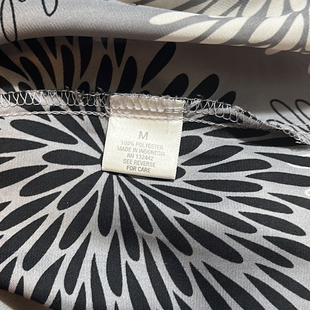 Short sleeve Dress barn women’s flowy top - Picture 4 of 5